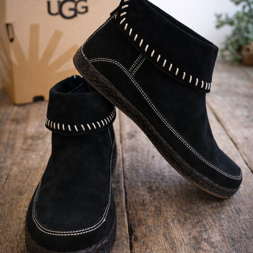 Sz 6 Ugg Varney Black Suede Women’s Ankle Booties Whip Stitched Classic Rear Zip